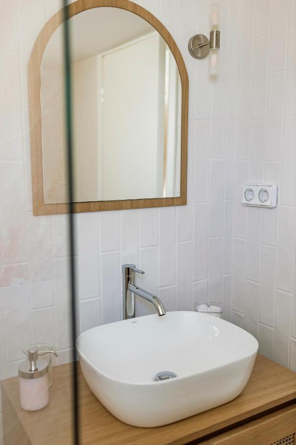 Honeybee Apartment เอเธนส์ ภายนอก รูปภาพ